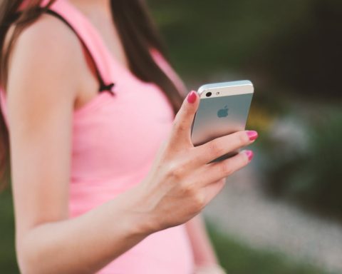 Waarom telefoonverificatie essentieel blijft voor naleving in gereguleerde sectoren