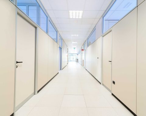 Elektra, beveiliging, netwerk en domotica waarom bedrijven kiezen voor één installatiepartner