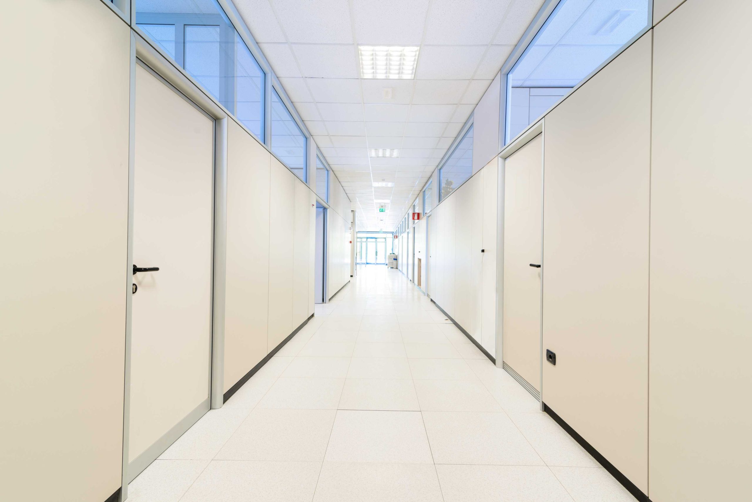 Elektra, beveiliging, netwerk en domotica waarom bedrijven kiezen voor één installatiepartner